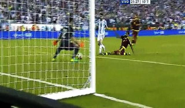 Messi anota su gol 54 igualando el r&eacute;cord de Batistuta