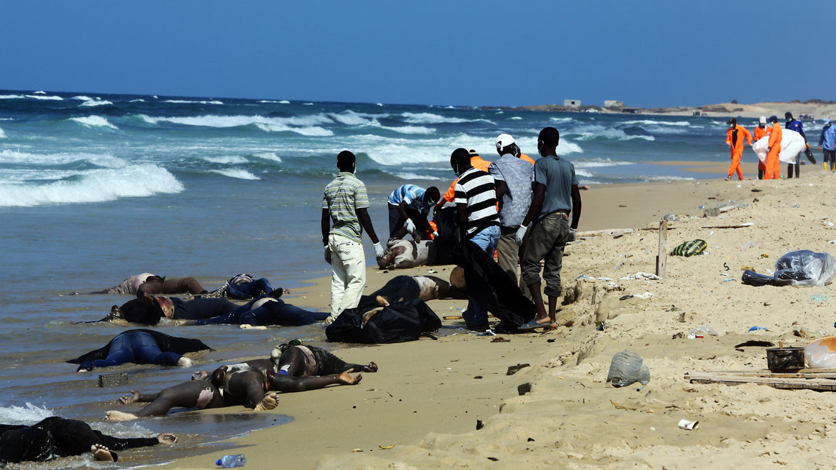 La "playa del terror": la costa de Libia est&aacute; inundada de cad&aacute;veres