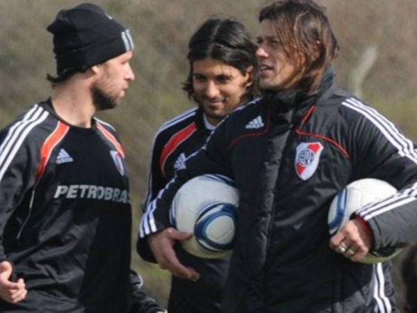 Almeyda puso la firma y borr&oacute; a Cavenaghi: "No lo inclu&iacute;, quiero un equipo m&aacute;s veloz"