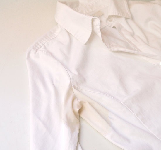 C&oacute;mo eliminar manchas de sudor de la ropa blanca
