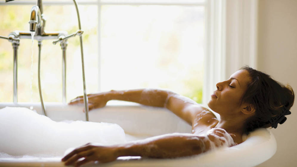Ba&ntilde;arnos con agua caliente nos ayuda a quemar hasta &iexcl;130 calor&iacute;as!