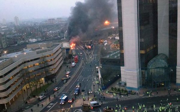 Londres: Helic&oacute;ptero cay&oacute; en plena ciudad y dej&oacute; 2 muertos