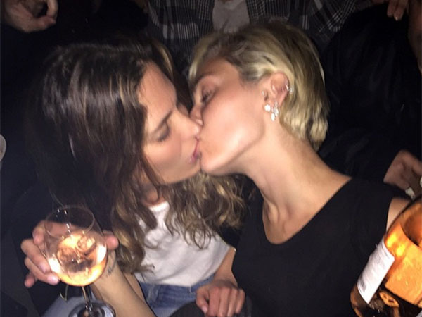 Asquerosa noche de Miley Cyrus besa de manera desparvada hombre y mujeres ( im&aacute;genes no apta para me
