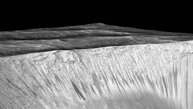  &iquest;Las 'rayas' en la superficie de Marte son causadas por agua hirviendo?: