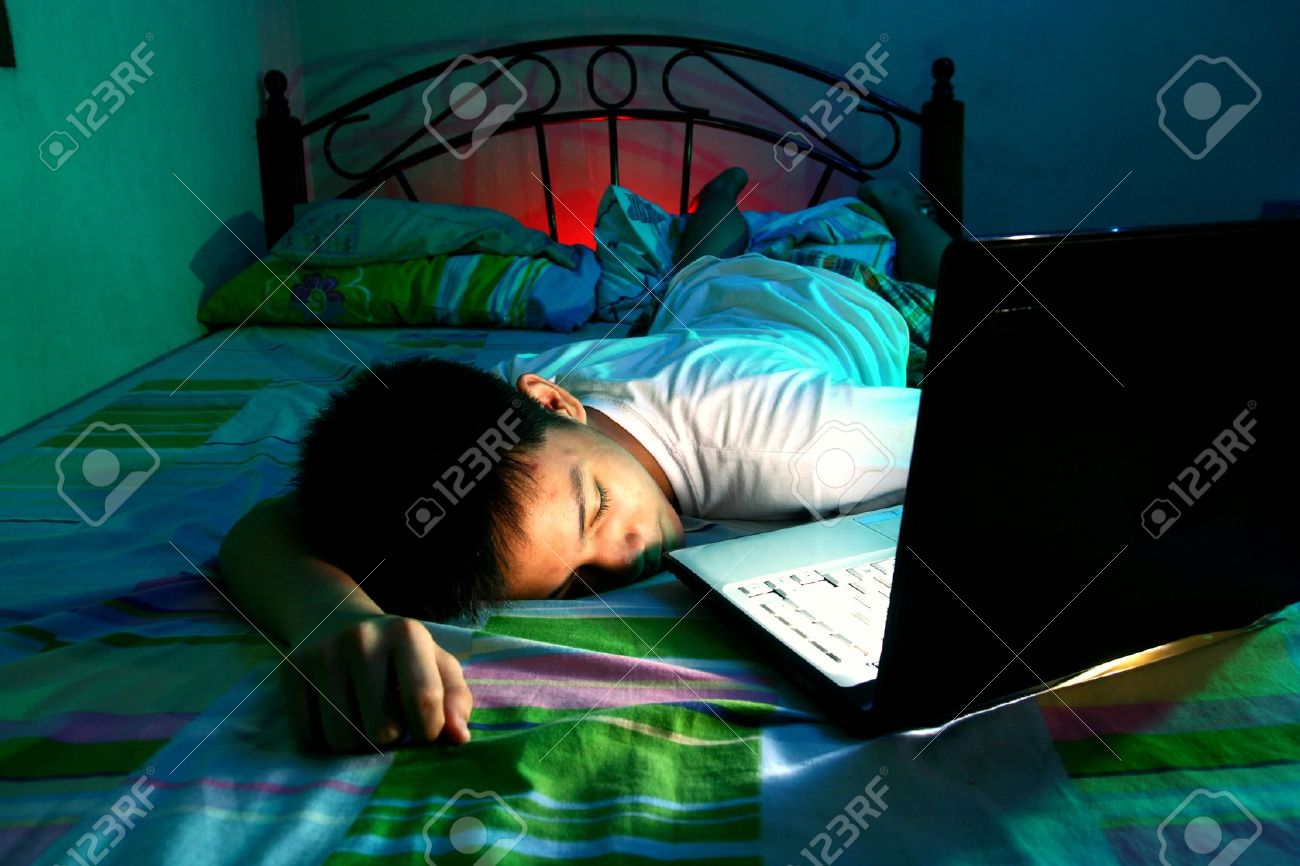 CUANDO EL ADOLESCENTE CUMPLE EL DESEO DE ACOSTARSE CON  UN...GADGETS  