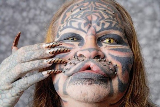 Muri&oacute; el "Hombre Gato" famoso por sus cirug&iacute;as faciales