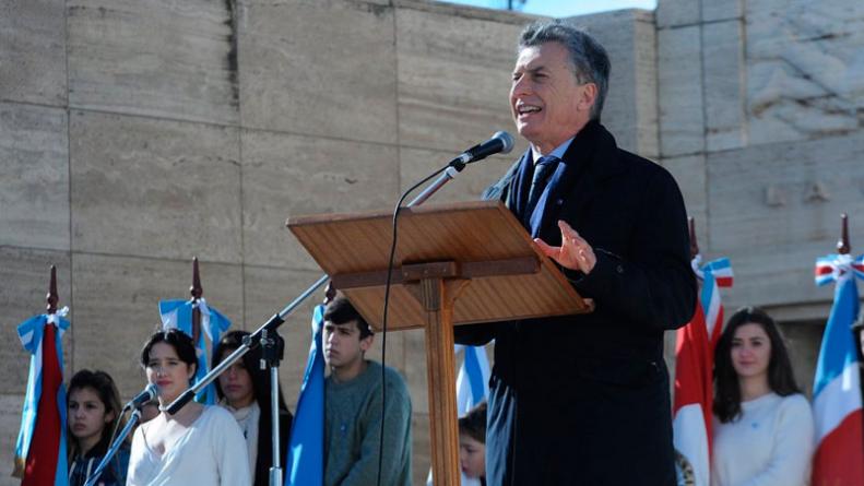 Macri: No es tan necesario el feriado del d&iacute;a de la Bandera