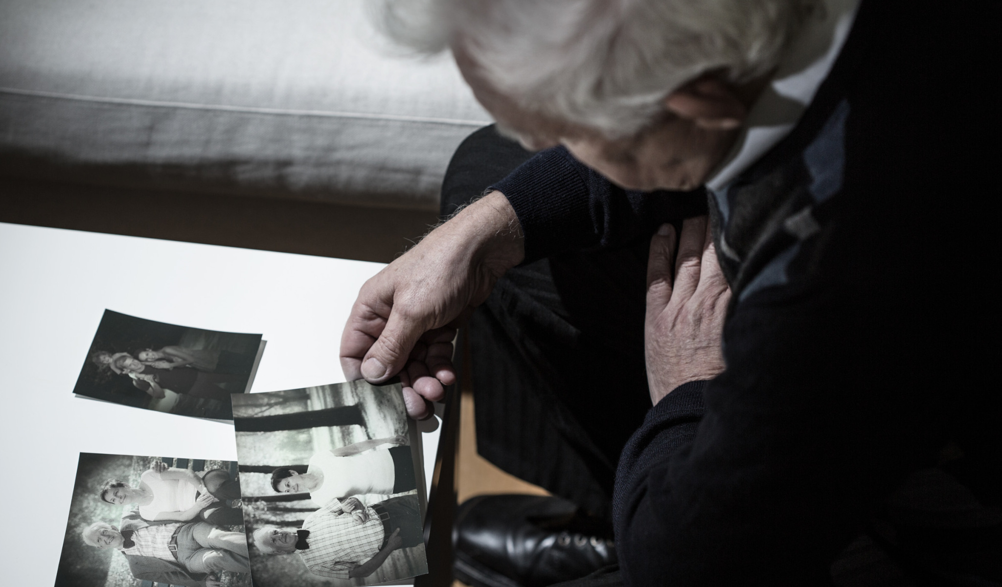 Anciano fue abandonado por sus hijos en un asilo. Al morir encuentran algo incre&iacute;ble