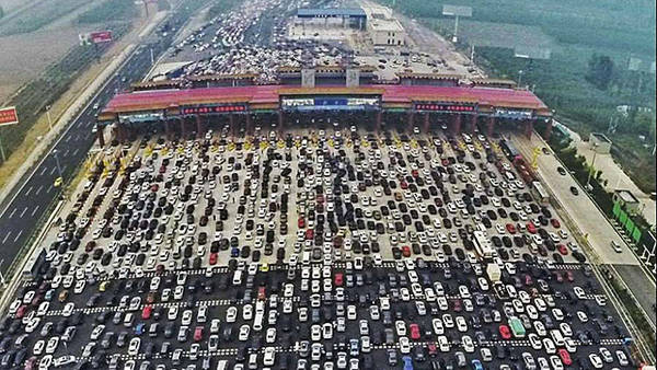 El tr&aacute;nsito en esta ciudad es un verdadero caos