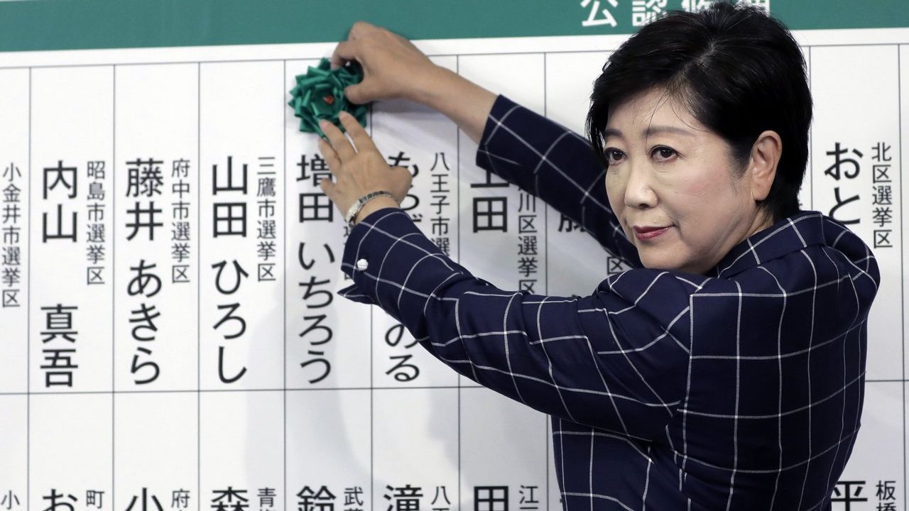Gobernadora de Tokio reduce a la mitad su salario para crear guarder&iacute;as infantiles