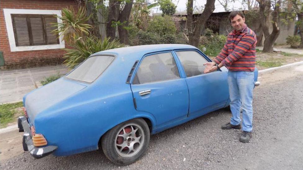 Dice que su auto fue bendecido por el Papa y lo vende a 1 mill&oacute;n de d&oacute;lares