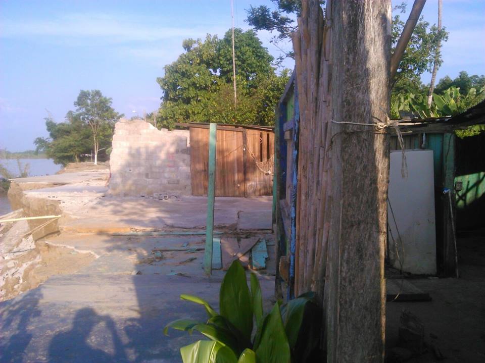 A la mitad de Puerto Lleras en Saravena se lo llev&oacute; el r&iacute;o Arauca. 