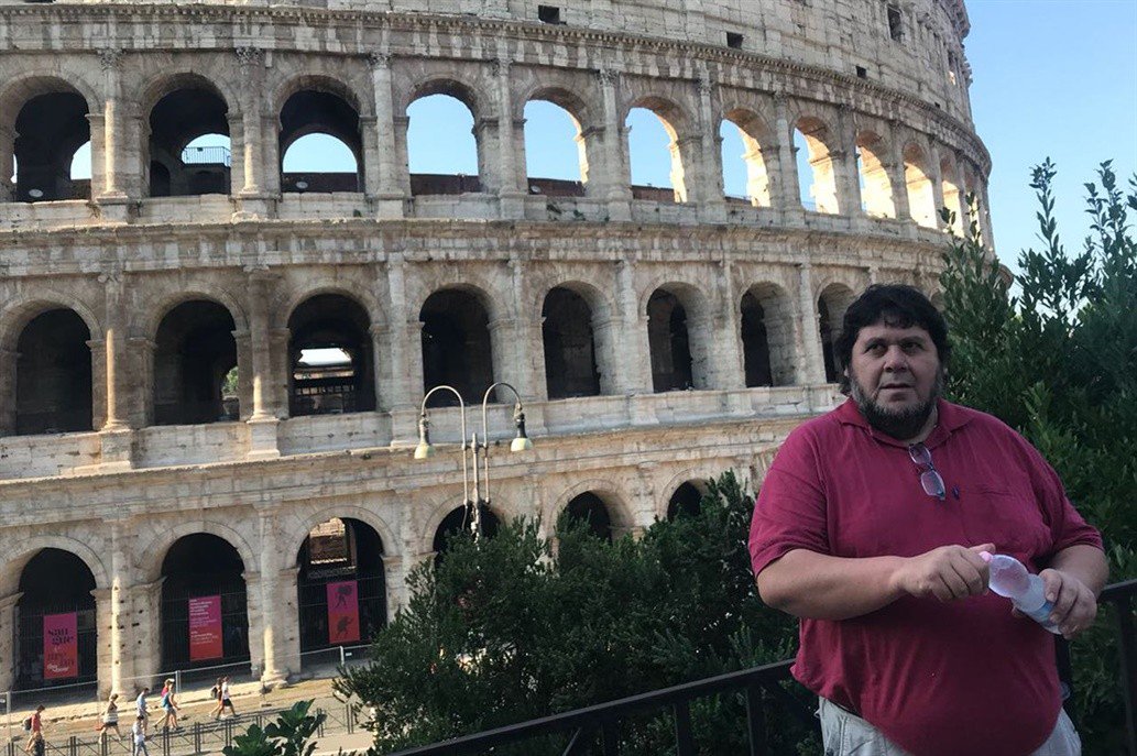 Metrodelegado kirchnerista N&eacute;stor Segovia vacaciona en Roma