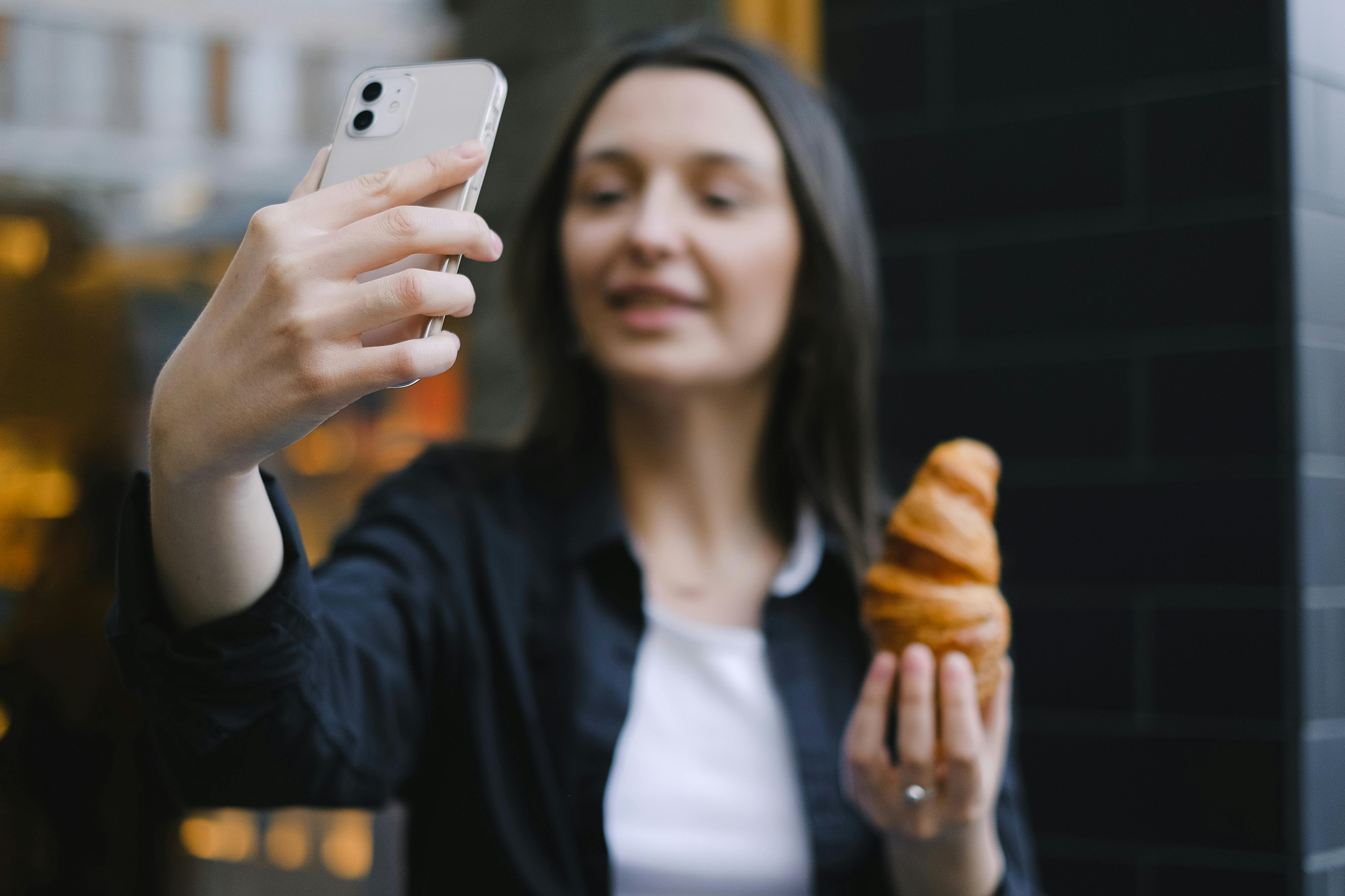 Las m&uacute;ltiples fotos y videos guardados en su celular o en la nube contaminan el medio ambiente