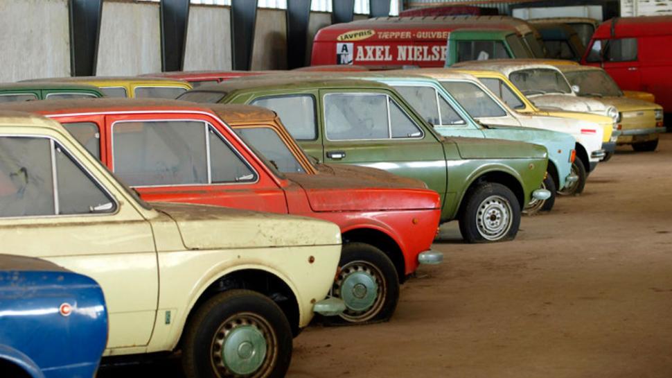 Encuentran m&aacute;s de 200 autos 0 km abandonados hace 34 a&ntilde;os