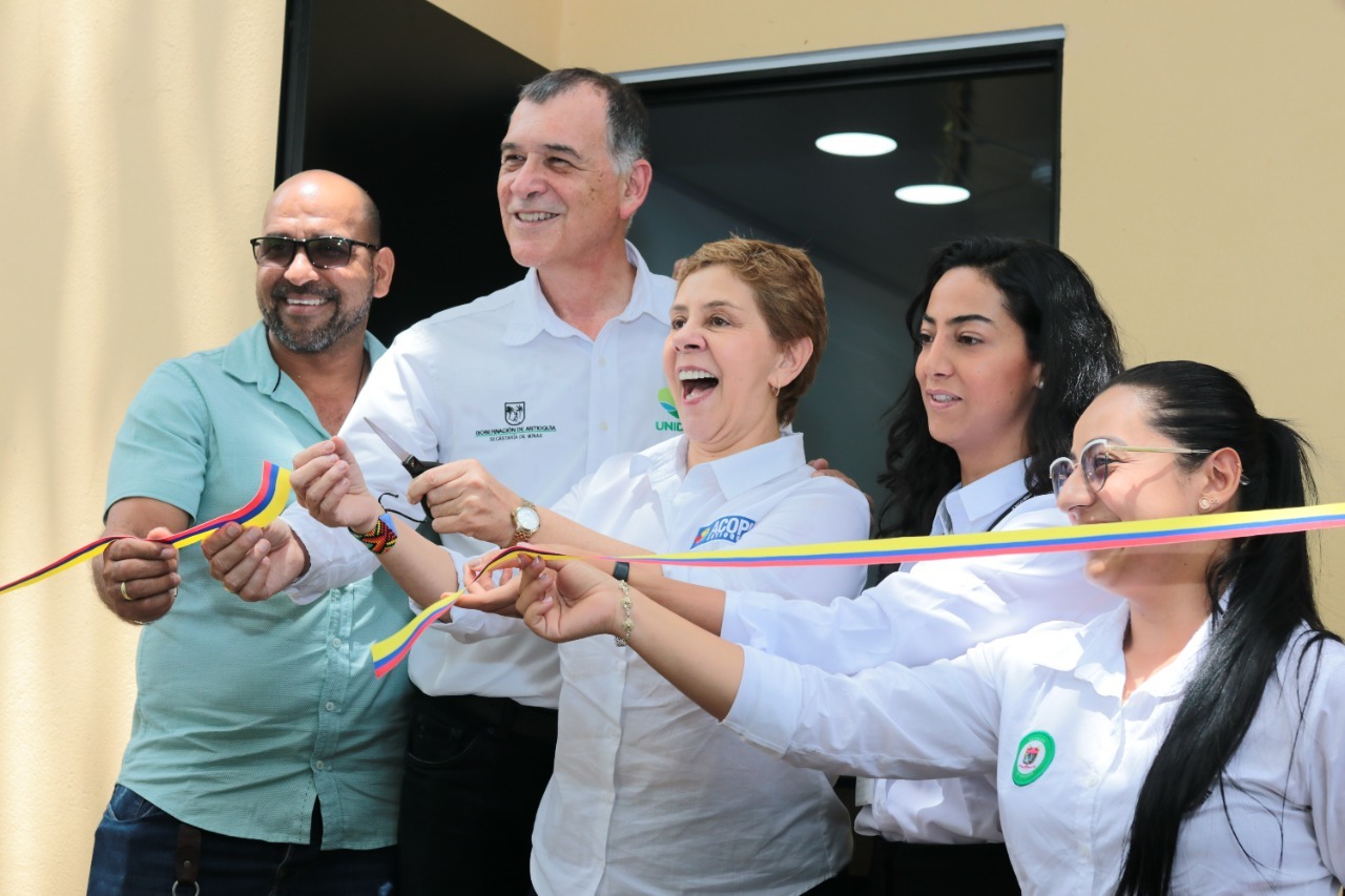 Segovia estrena Centro de Desarrollo Empresarial de ACOPI Antioquia y Gran Colombia Gold