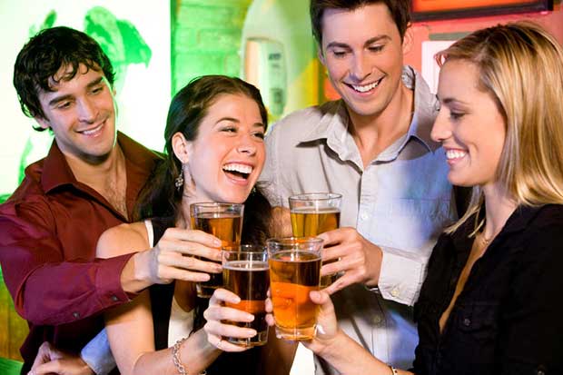 Estudio sugiere que la gente que NO bebe alcohol tiene m&aacute;s probabilidades de morir joven