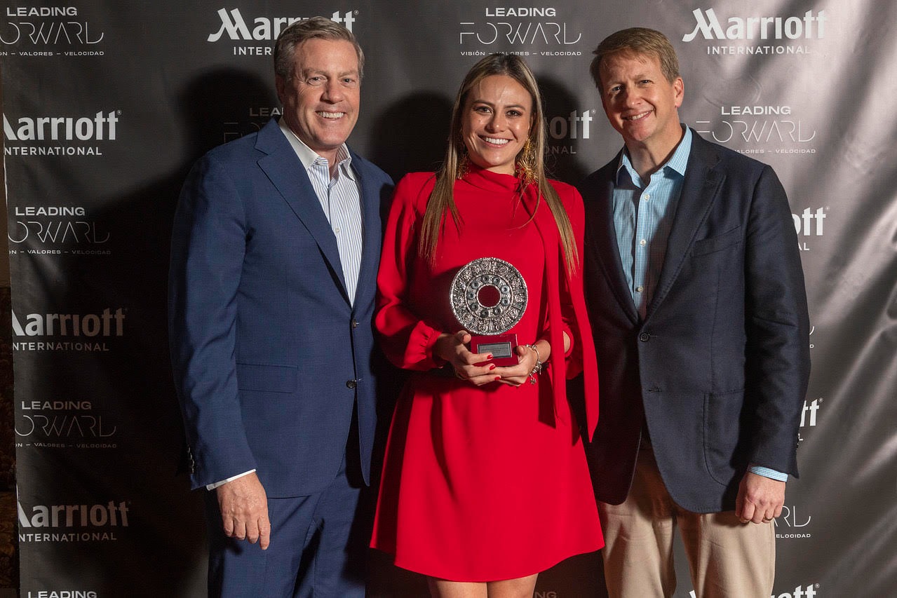 Alejandra Casta&ntilde;eda galardonada la Mejor Gerente de Autograph Collection CALA 2022