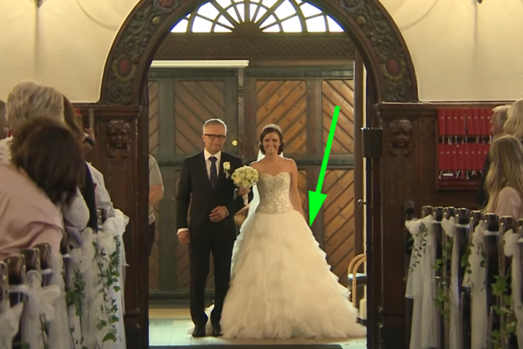 Su padre la lleva hacia el altar y ella sorprendi&oacute; a todos de una forma incre&iacute;ble 