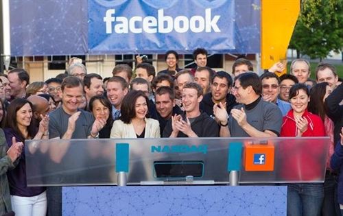 Facebook hace historia con su estreno en bolsa pese a un arranque turbulento