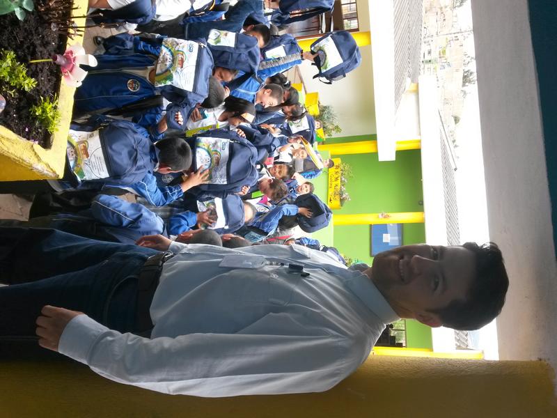 NI&Ntilde;OS DE ESCUELA CARLOS PIZARRO RECIBEN KITS ESCOLARES DE ISA-INTERCOLOMBIA 