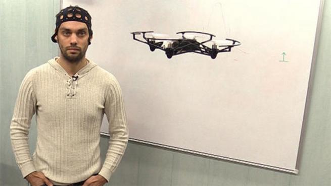 INVENTAN UN DRON QUE ES DIRIGIDO POR LA MENTE
