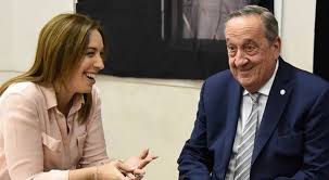 Vidal carg&oacute; contra la reeleccion indefinida de intendentes y complica a Lunghi