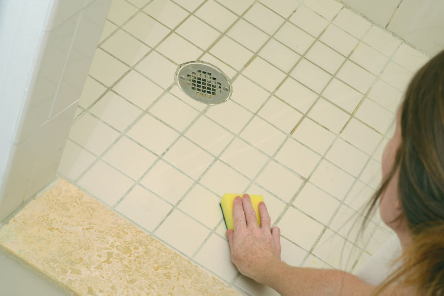 &iexcl;C&oacute;mo eliminar de manera efectiva el moho de su ba&ntilde;o o ducha en sencillos pasos!