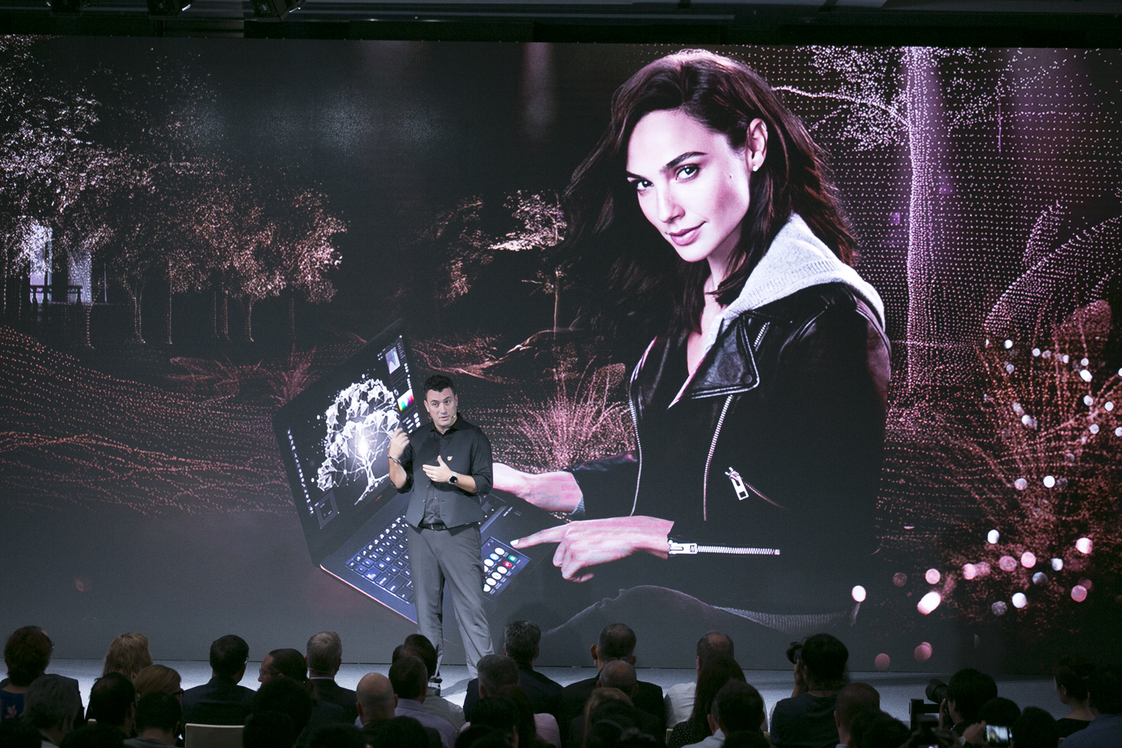 ASUS anuncia alianza con Gal Godot