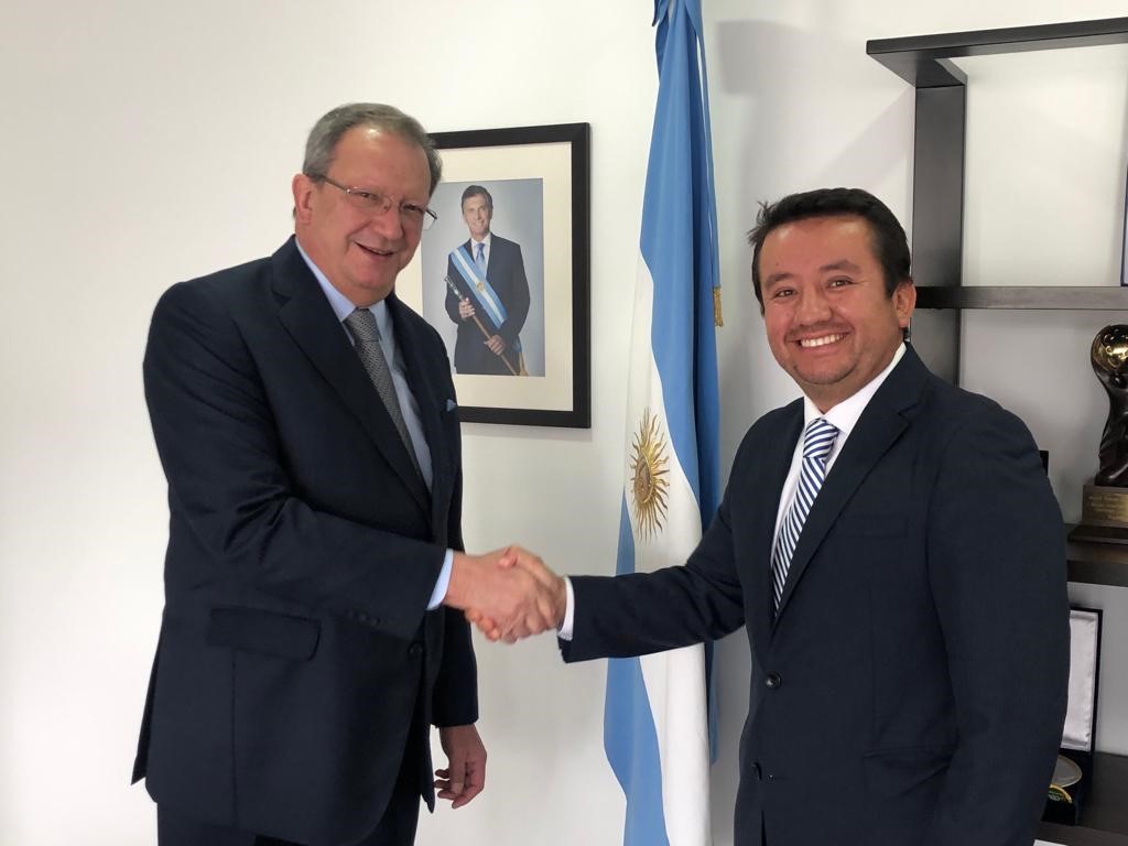 Embajador Argentino da la bienvenida a nueva compa&ntilde;&iacute;a del pa&iacute;s austral en Colombia