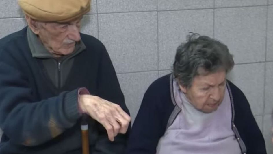 Dos abuelos de 86 y 92 a&ntilde;os fueron abandonados por su hijo en un bar