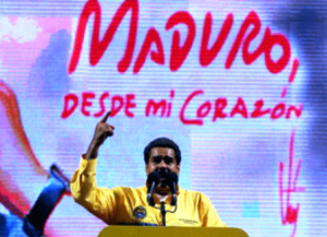    UNO, VE PAJARITOS ; EL OTRO, &Aacute;NGELES     POR FAVOR,    DESH&Aacute;GANSE DE ESE PAYASO,   