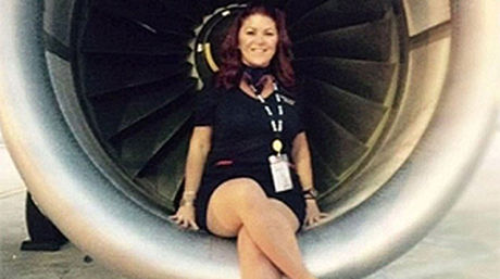 Esta azafata se tom&oacute; una foto en la turbina de un avi&oacute;n, y esto fue lo que le pas&oacute;