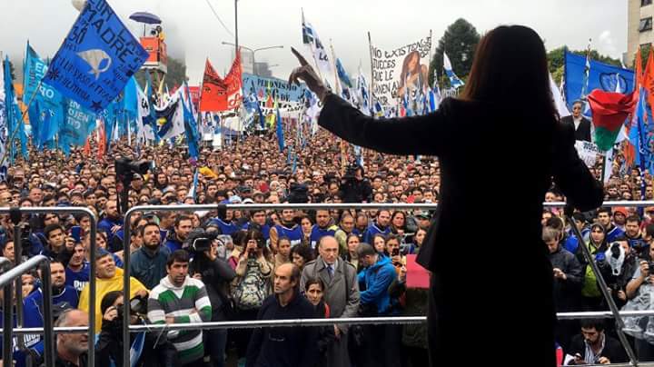 Convocan a marcha para destituir a Macri
