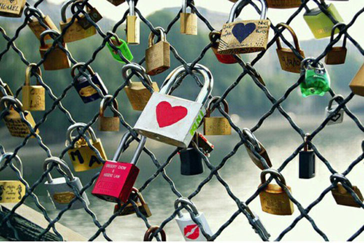 Par&iacute;s elimina de forma permanente los "candados del amor" en el puente Pont des Arts
