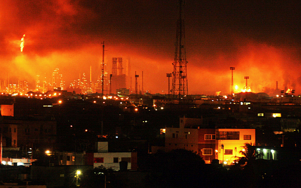 Venezuela: explosi&oacute;n de gas en refiner&iacute;a deja 26 muertos y 54 heridos