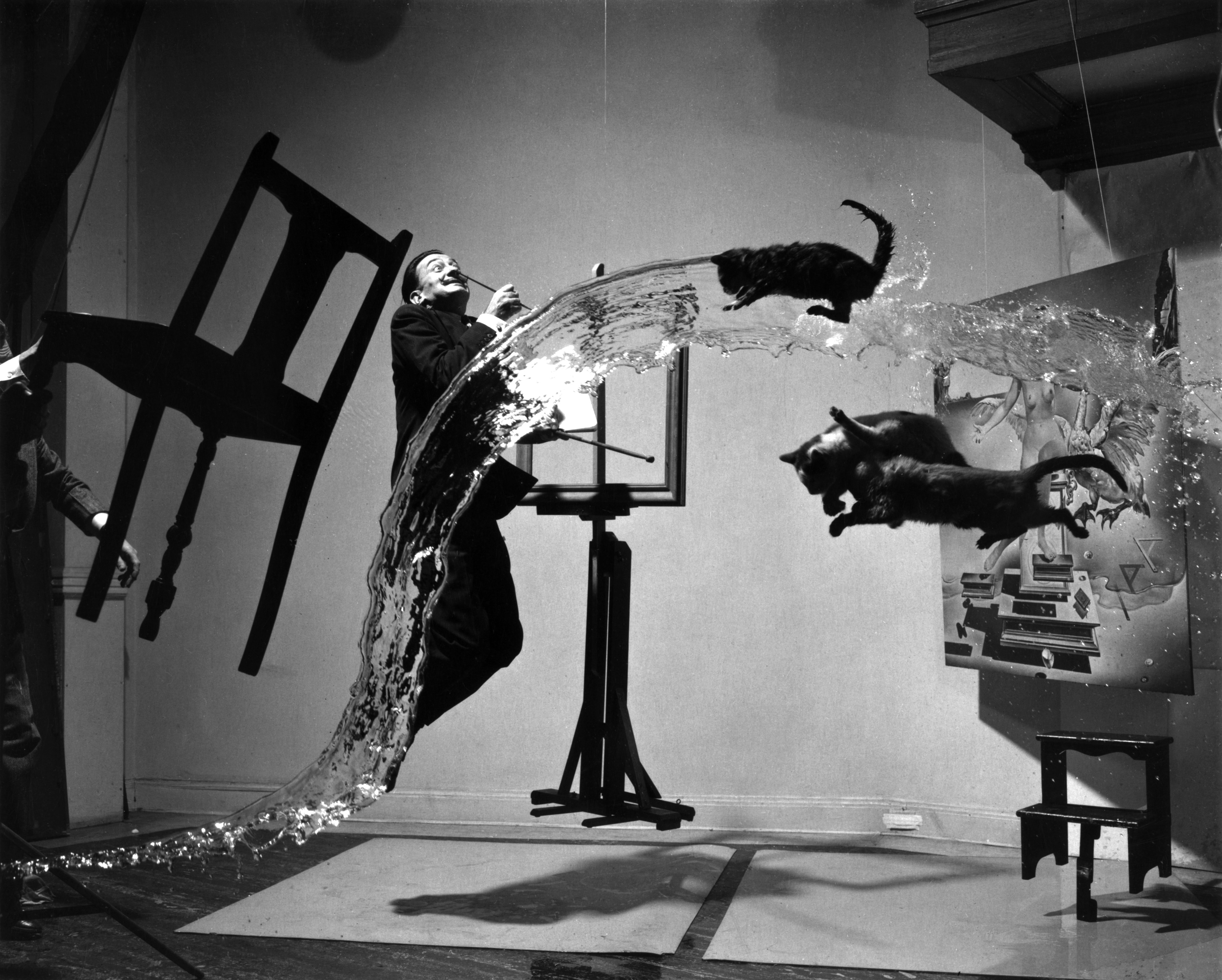&iquest;Qui&eacute;n est&aacute; detr&aacute;s de las exc&eacute;ntricas fotos de Dal&iacute;?