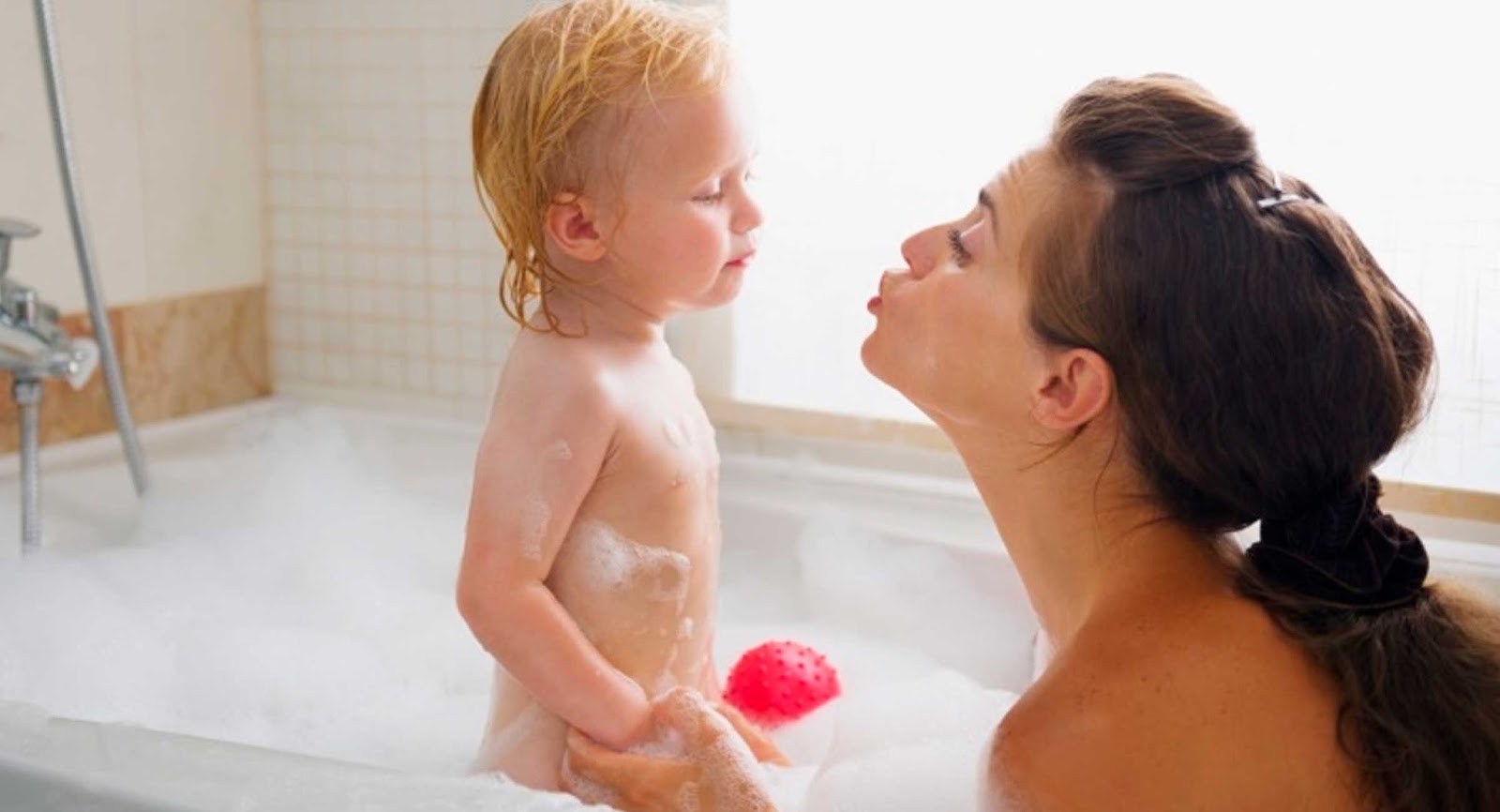 &iquest;Est&aacute; bien o no desnudarse frente a tus hijos? La ciencia explica las consecuencias de hacerlo