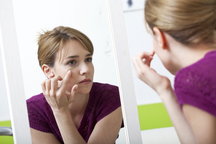 Con &eacute;stos sencillos tips podr&aacute;s eliminar los ojos hinchados