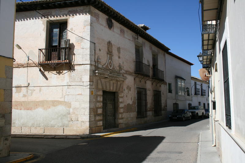 LOS EDIFICIOS HISTORICOS EN DESUSO DEBEN SER RESTAURADOS Y ALOJAR A LOS SABIOS PORTENTOS