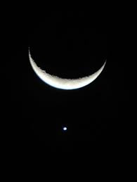 La Luna y su m&aacute;gico eclipse nocturno con Venus