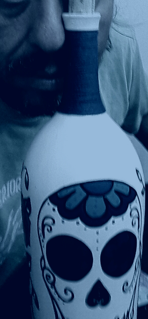 La botella de Astart&eacute; (una historia de bar)