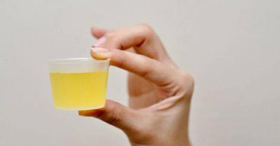 Dicen que beber agua con lim&oacute;n en ayunas es beneficioso. Aqu&iacute; est&aacute; lo que no le dijeron
