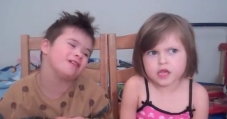 As&iacute; es como una ni&ntilde;a de 5 a&ntilde;os ve a su hermano con Sindrome de Down