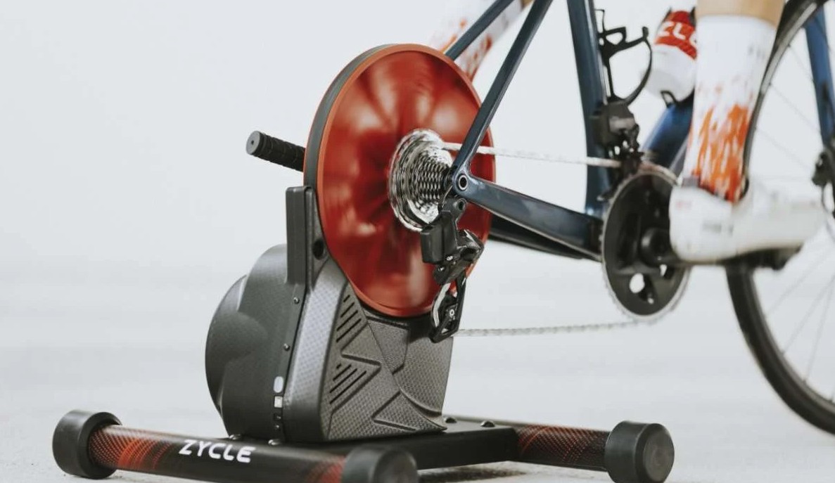An&aacute;lisis del rodillo ZDrive Max de ZYCLE: m&aacute;xima precisi&oacute;n y realismo sobre la bici