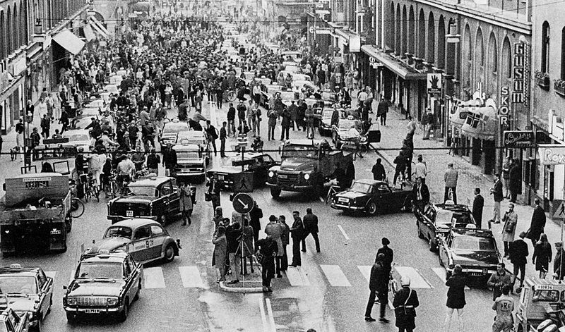 El d&iacute;a en que Suecia pas&oacute; de conducir por la izquierda a la circulaci&oacute;n por la derecha