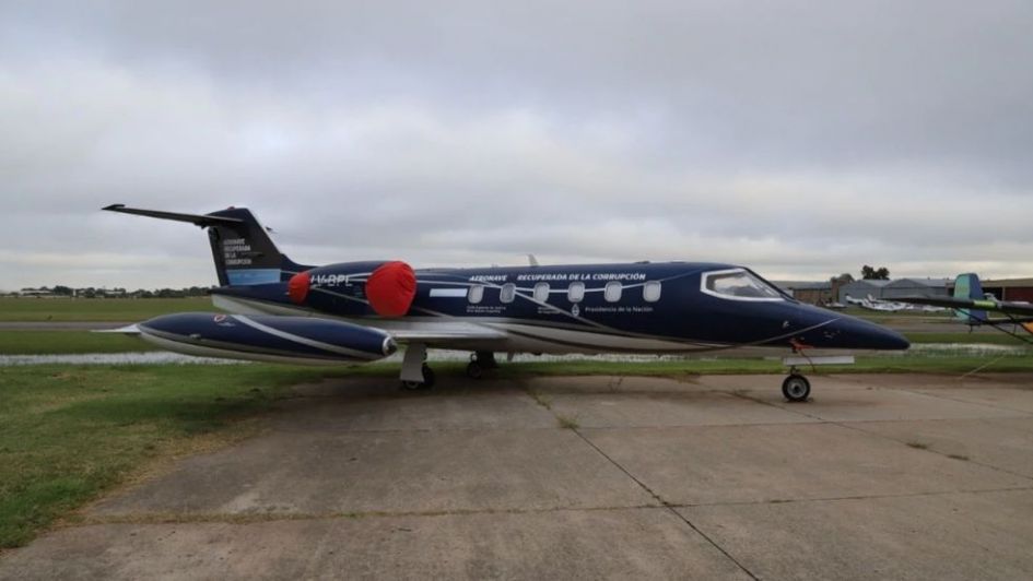 Salen a remate autos y aviones de L&aacute;zaro B&aacute;ez