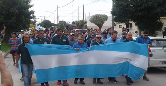 lA PURA VERDAD DE AYACUCHO Loma Negra dialoga con referentes sociales de su planta de Barker
