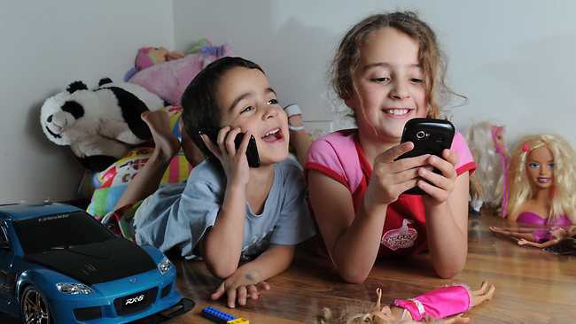  Enfermedades que los celulares les provocan a los ni&ntilde;os y no lo sabes.