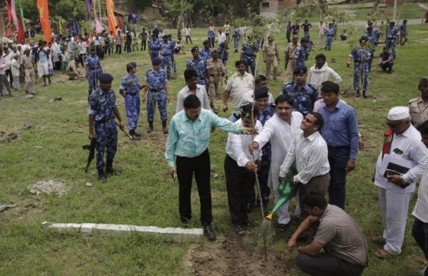 India rompe el r&eacute;cord de m&aacute;s &aacute;rboles plantados en 24 hrs.: